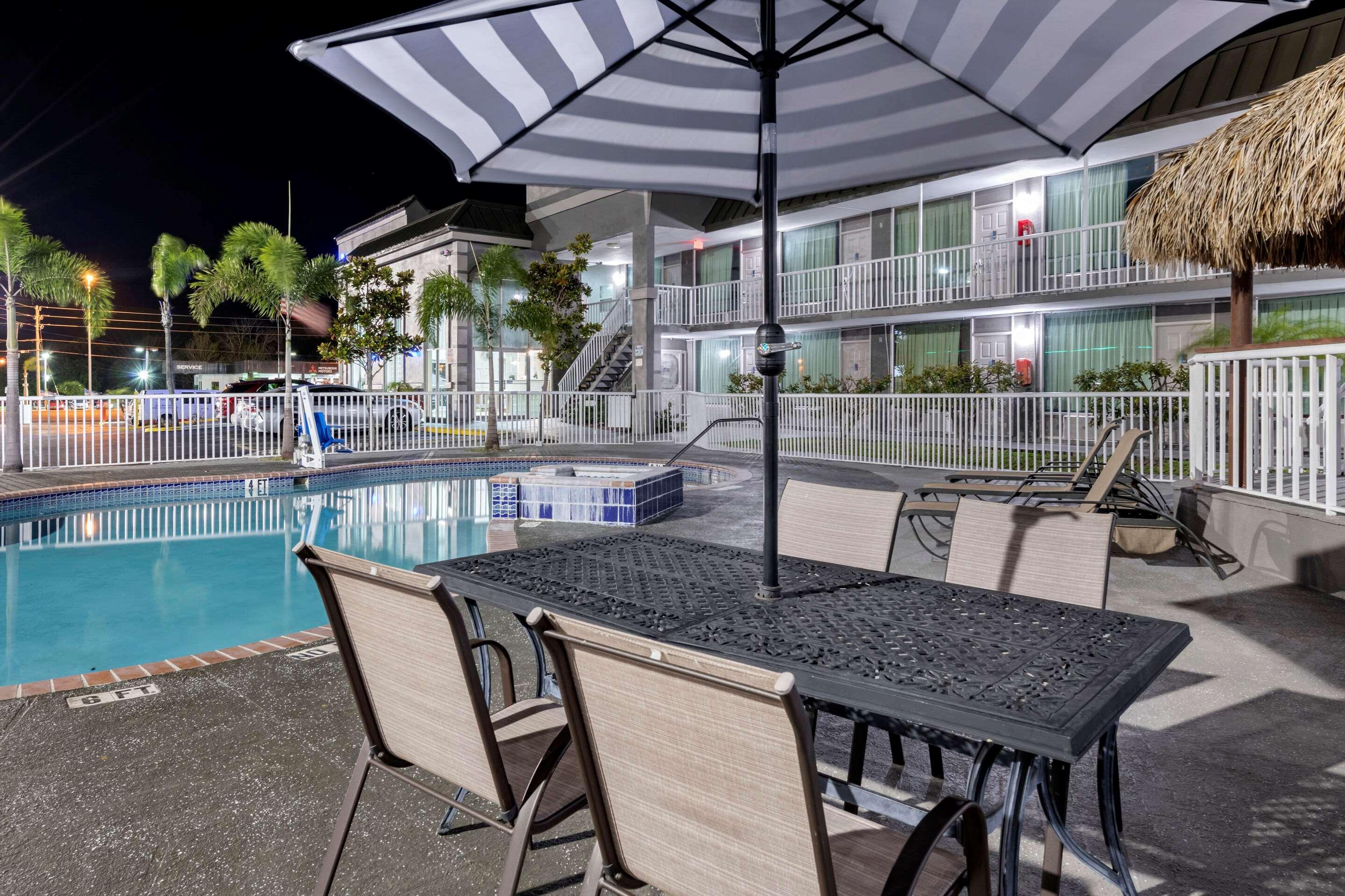 Rodeway Inn New Port Richey Exteriér fotografie
